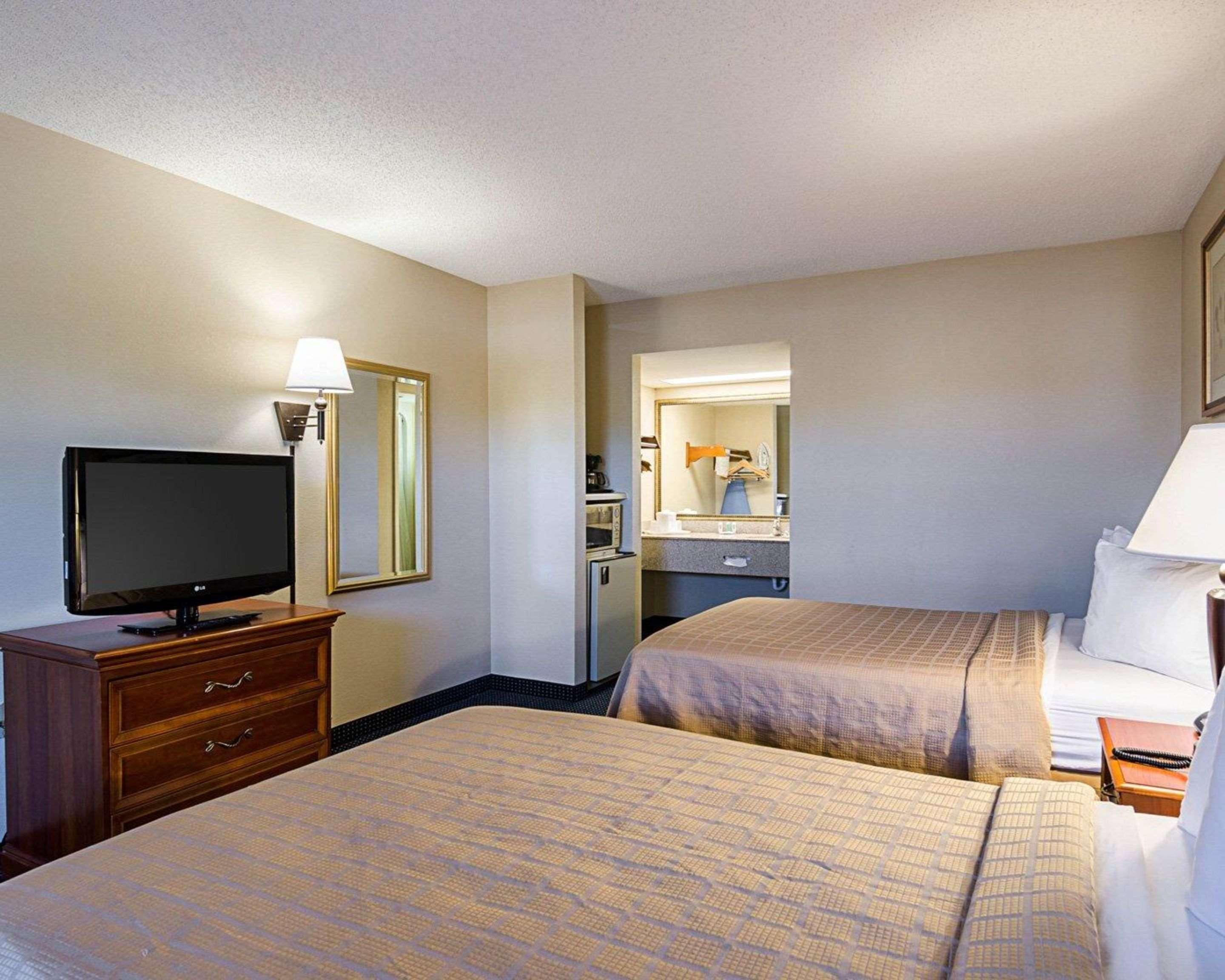 Quality Inn Troutville - Roanoke North Екстериор снимка