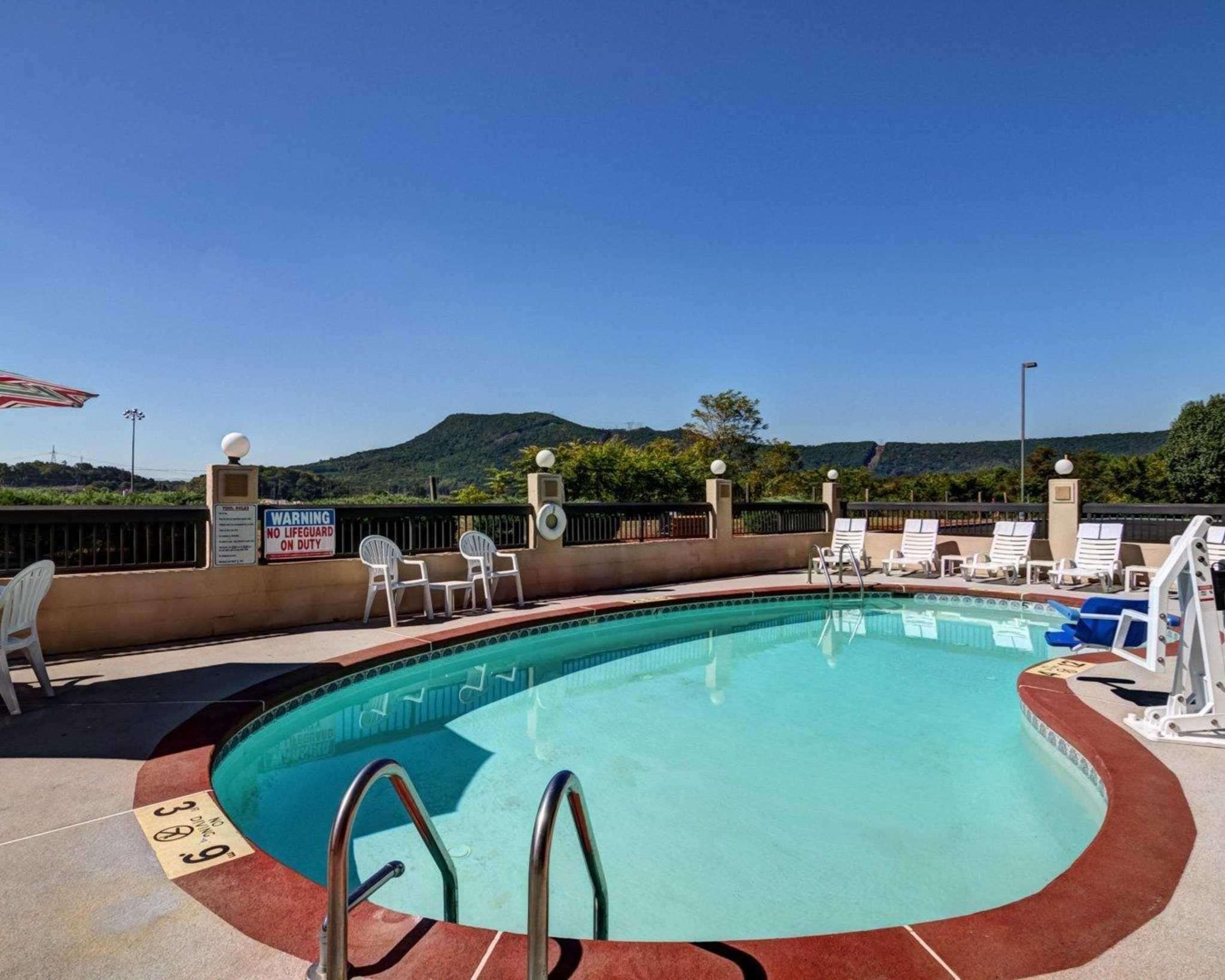 Quality Inn Troutville - Roanoke North Екстериор снимка