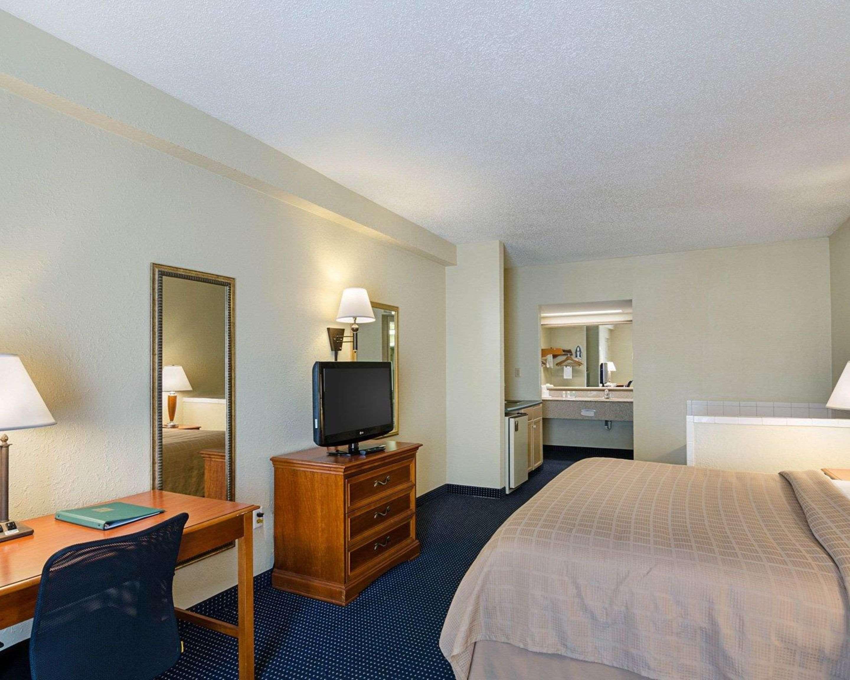Quality Inn Troutville - Roanoke North Екстериор снимка