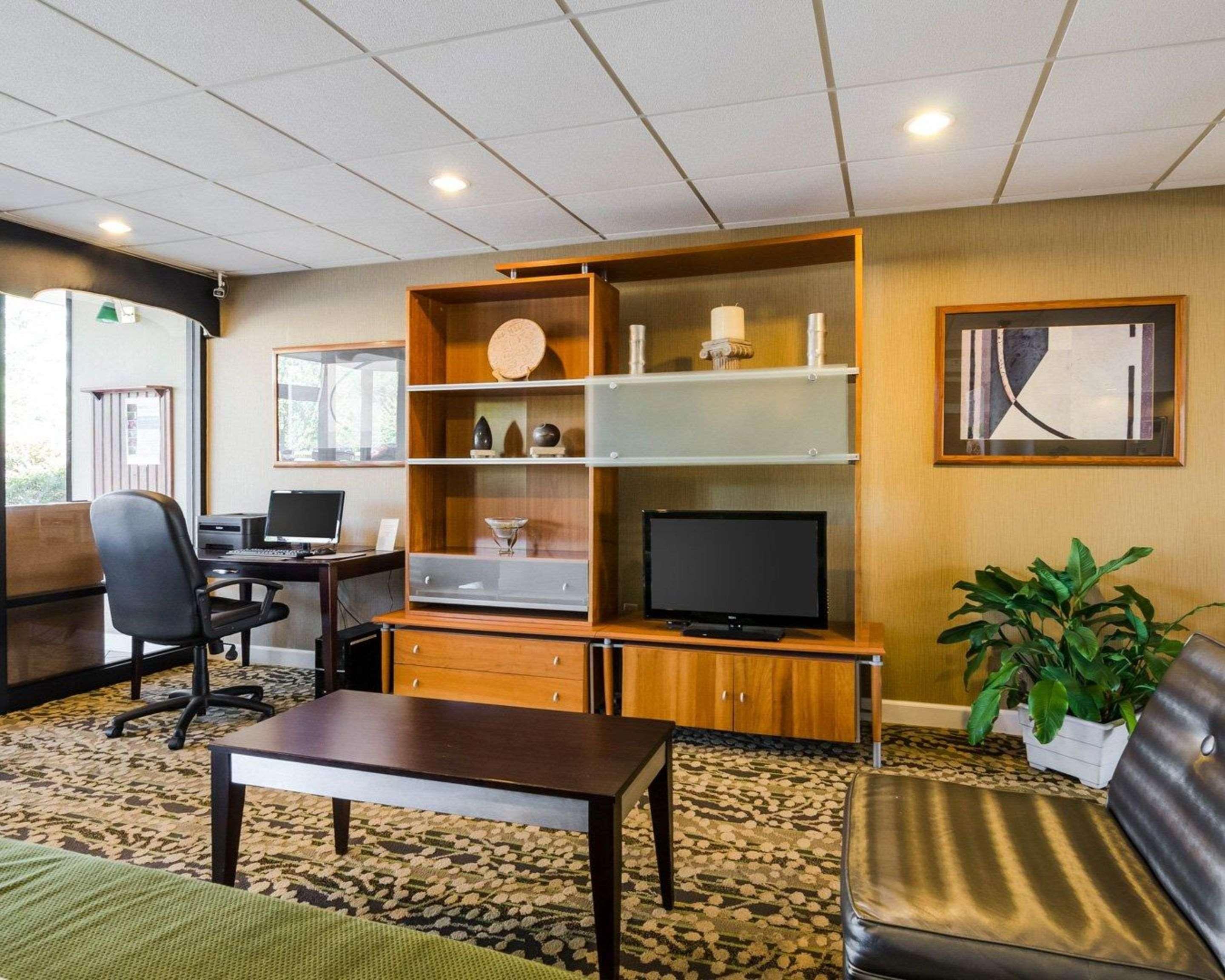 Quality Inn Troutville - Roanoke North Екстериор снимка
