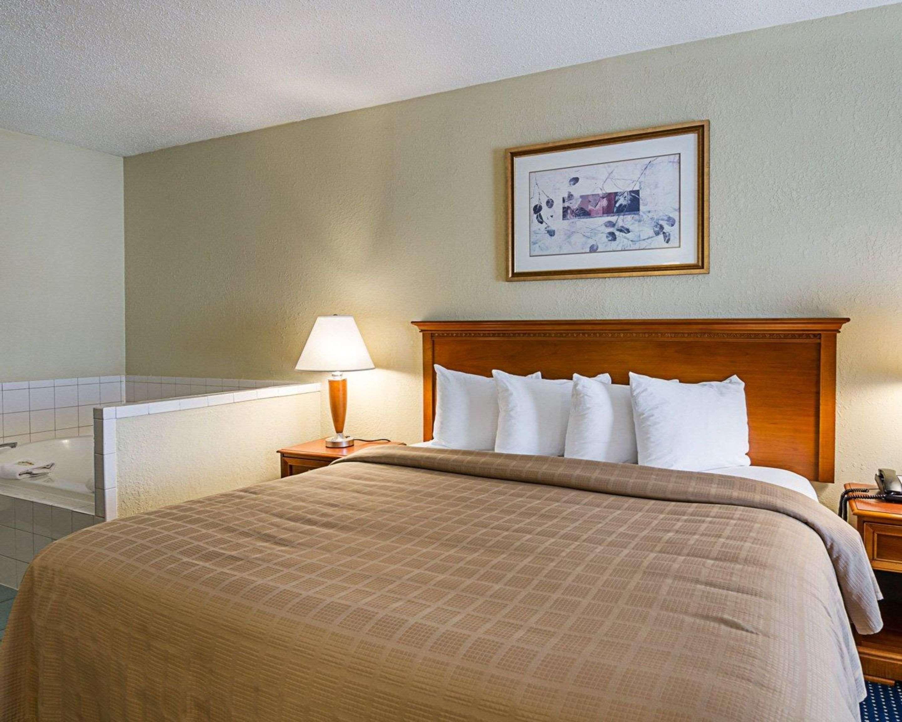 Quality Inn Troutville - Roanoke North Екстериор снимка