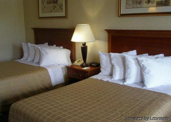 Quality Inn Troutville - Roanoke North Стая снимка