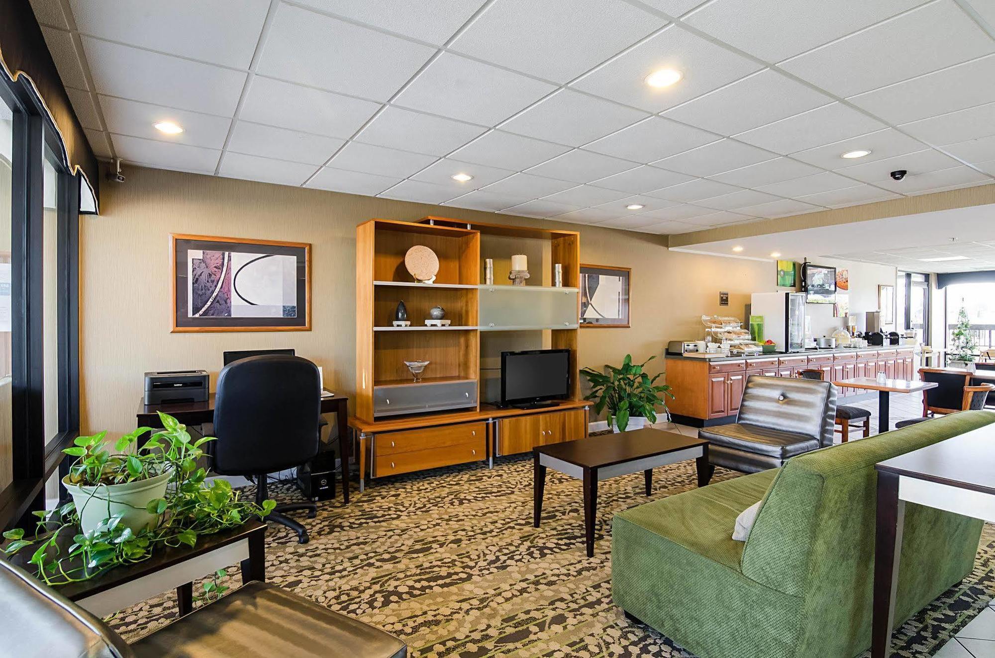 Quality Inn Troutville - Roanoke North Екстериор снимка