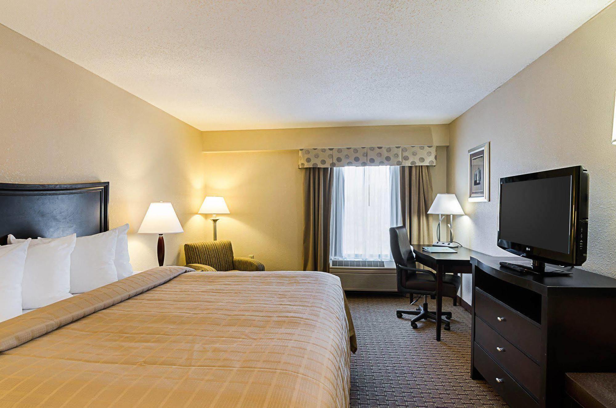 Quality Inn Troutville - Roanoke North Екстериор снимка