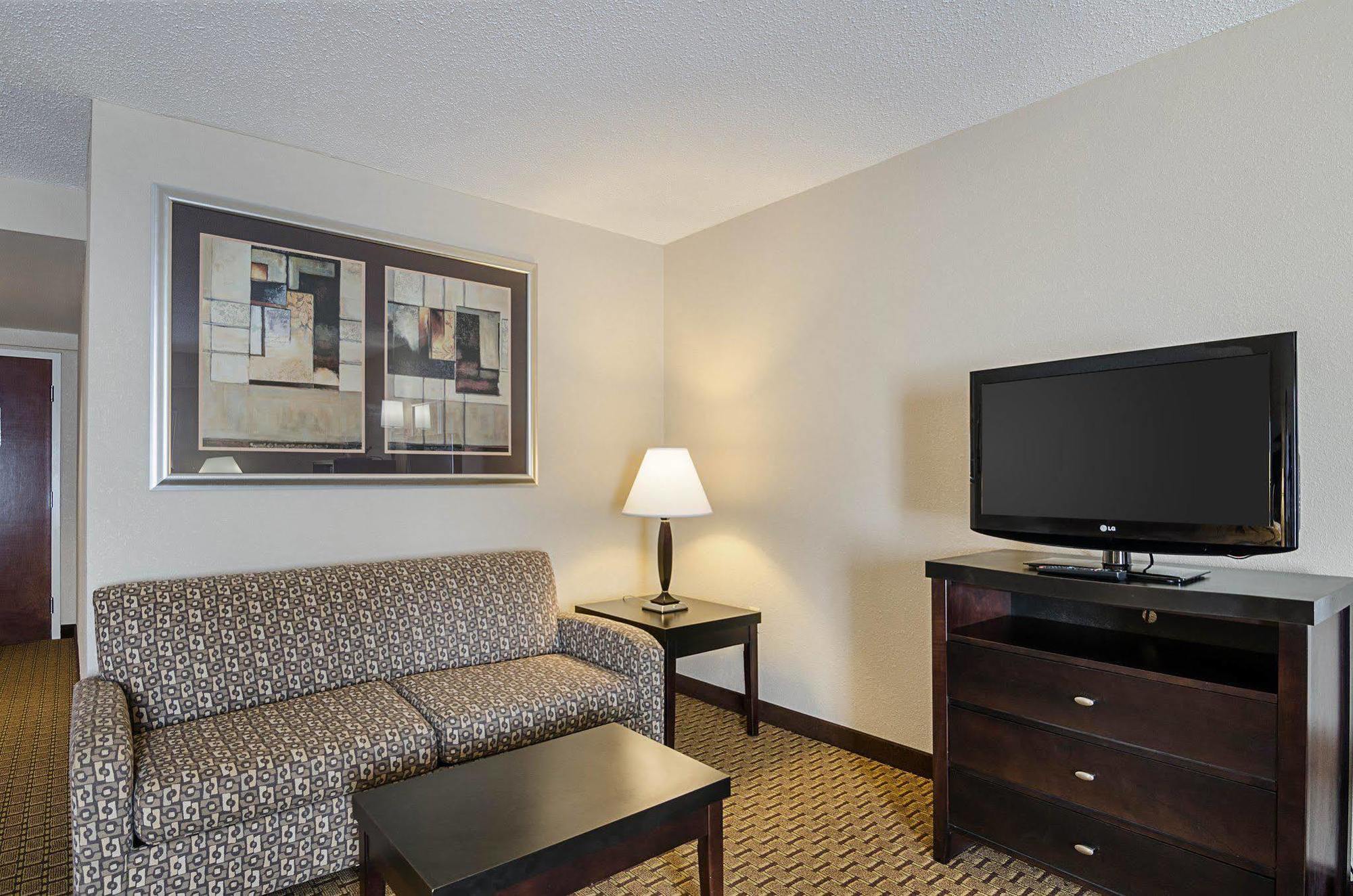 Quality Inn Troutville - Roanoke North Екстериор снимка